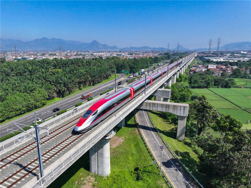 奔馳在雅萬(wàn)高鐵上的動(dòng)車(chē)組。中車(chē)青島四方機(jī)車(chē)車(chē)輛股份有限公司供圖