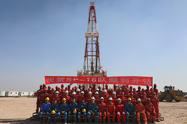 12月25日，中石化國工科威特分公司SINOPEC-16隊在科威特北部油區(qū)順利開鉆。中石化供圖