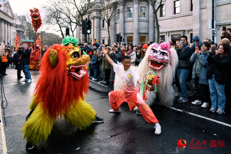 倫敦新春慶典現(xiàn)場。人民網(wǎng) 郭錦標(biāo)、楊浩鵬攝