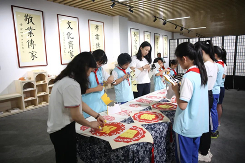 1、長沙市雨花區(qū)校園清廉家風(fēng)館開館。受訪單位供圖