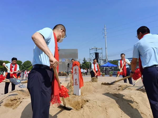 作為今年荷花節(jié)“開場秀”，理士新能源智造園區(qū)項目正式開工。人民網(wǎng) 馬曉波攝