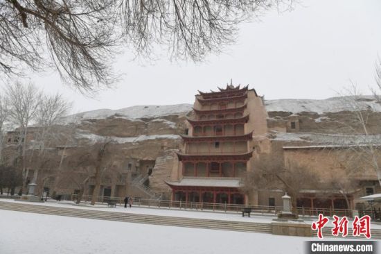 圖為2017年1月拍攝的莫高窟九層樓雪景。(資料圖) 楊艷敏 攝