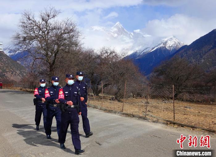 西藏林芝戍邊民警：為“你”翻山越嶺，卻無心看風景