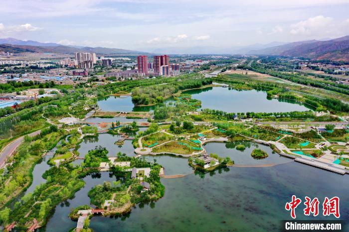 西北城市西寧立生態(tài)文明高地新典范：“一城山水、百園千姿”