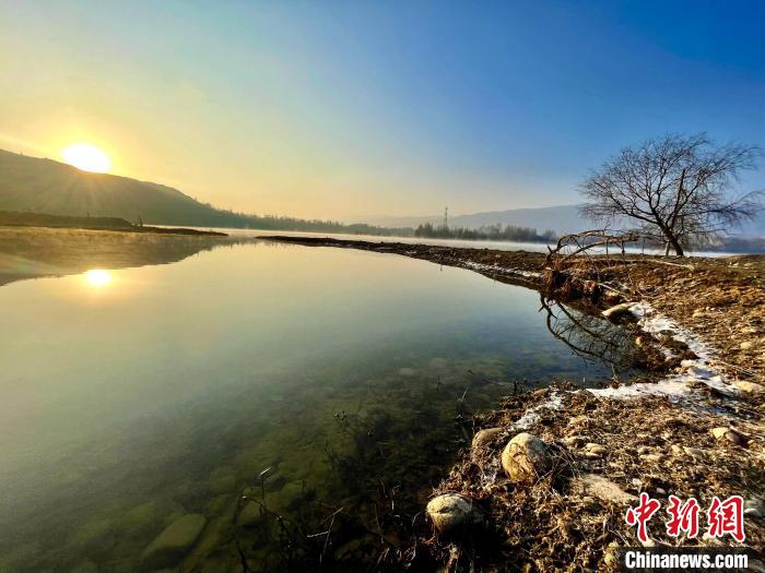 圖為青海省化隆縣黃河濕地景色?！±钣穹?攝