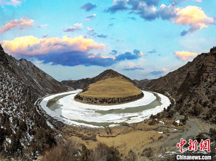 青海三江源：“生態(tài)衛(wèi)士”雪地長途跋涉巡護生態(tài)