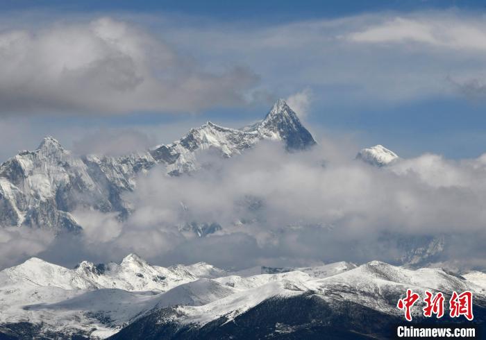 2月17日，西藏林芝色季拉山觀景臺(tái)拍到的南迦巴瓦峰。　李林 攝