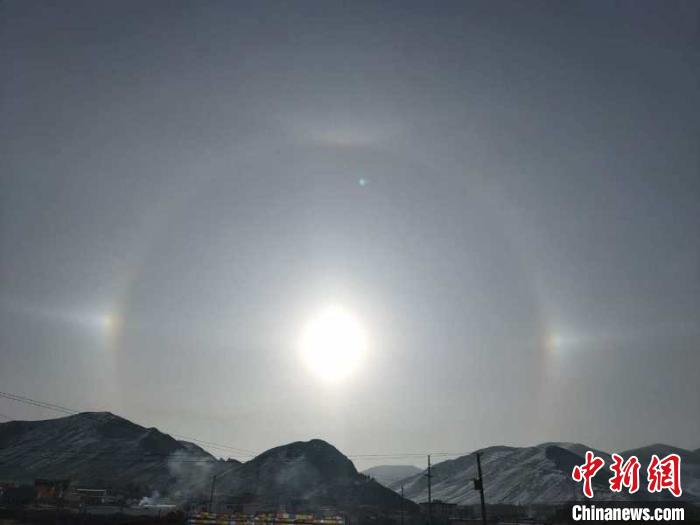 青海上空出現(xiàn)三個(gè)太陽(yáng)奇觀氣象專家稱為為幻日