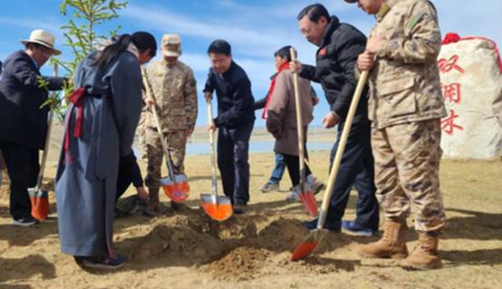 保護(hù)黃河干支流域生態(tài)，軍地共建“雙擁林”防護(hù)帶。四川省退役軍人事務(wù)廳供圖