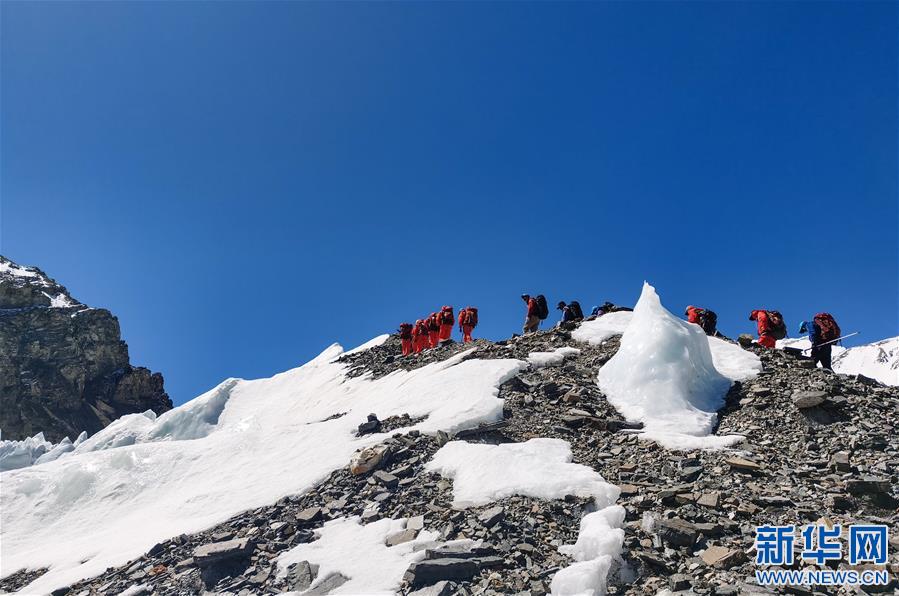 （2020珠峰高程測量）（3）2020珠峰高程測量登山隊(duì)抵達(dá)海拔6500米的前進(jìn)營地