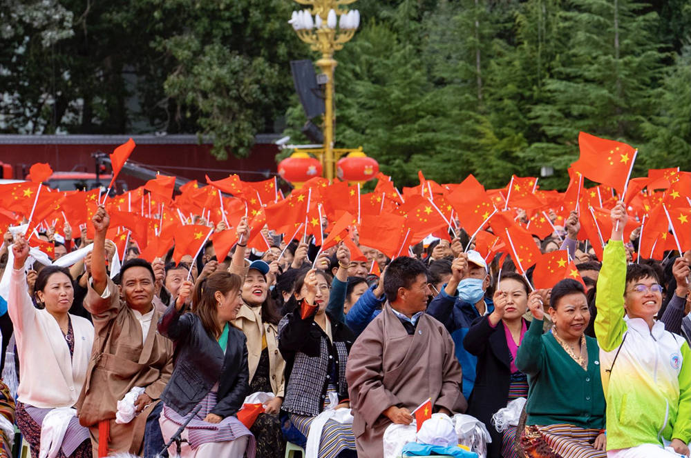 8月19日10時，慶祝西藏和平解放70周年大會在拉薩市布達拉宮廣場隆重舉行。徐馭堯 攝