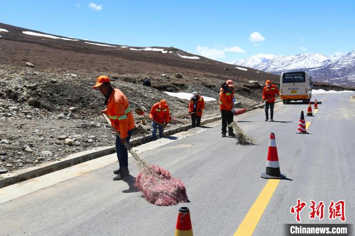 西藏“四好農(nóng)村公路”：為農(nóng)牧民帶來家門口的就業(yè)機(jī)會(huì)