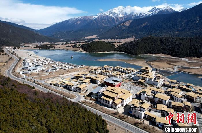 2月17日，西藏林芝魯朗小鎮(zhèn)。(無人機照片) 李林 攝