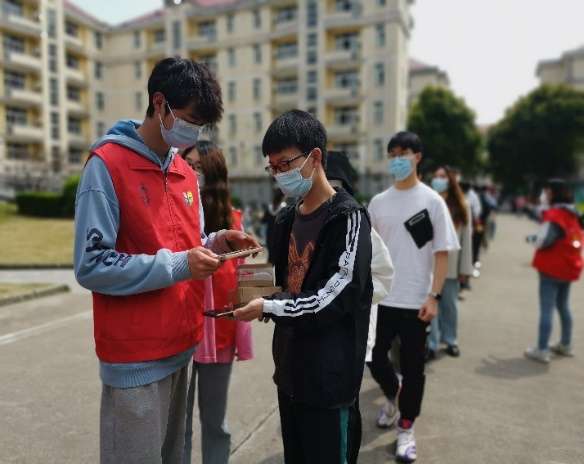 奮斗是青春最亮麗的底色