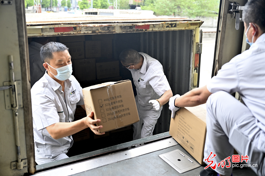 綿陽地區(qū)首批通過鐵路援蓉生活物資啟運