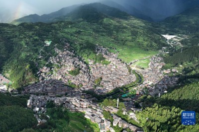 8月1日拍攝的貴州省黔東南苗族侗族自治州雷山縣西江千戶苗寨景區(qū)（無人機(jī)照片）_副本